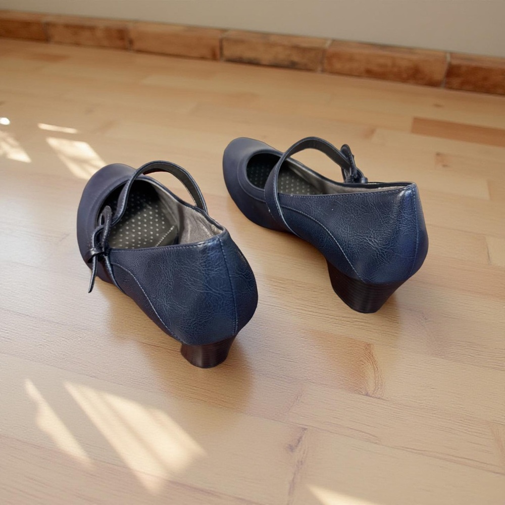 Life Stride Blue Classic Heels - Picture 2 of 3